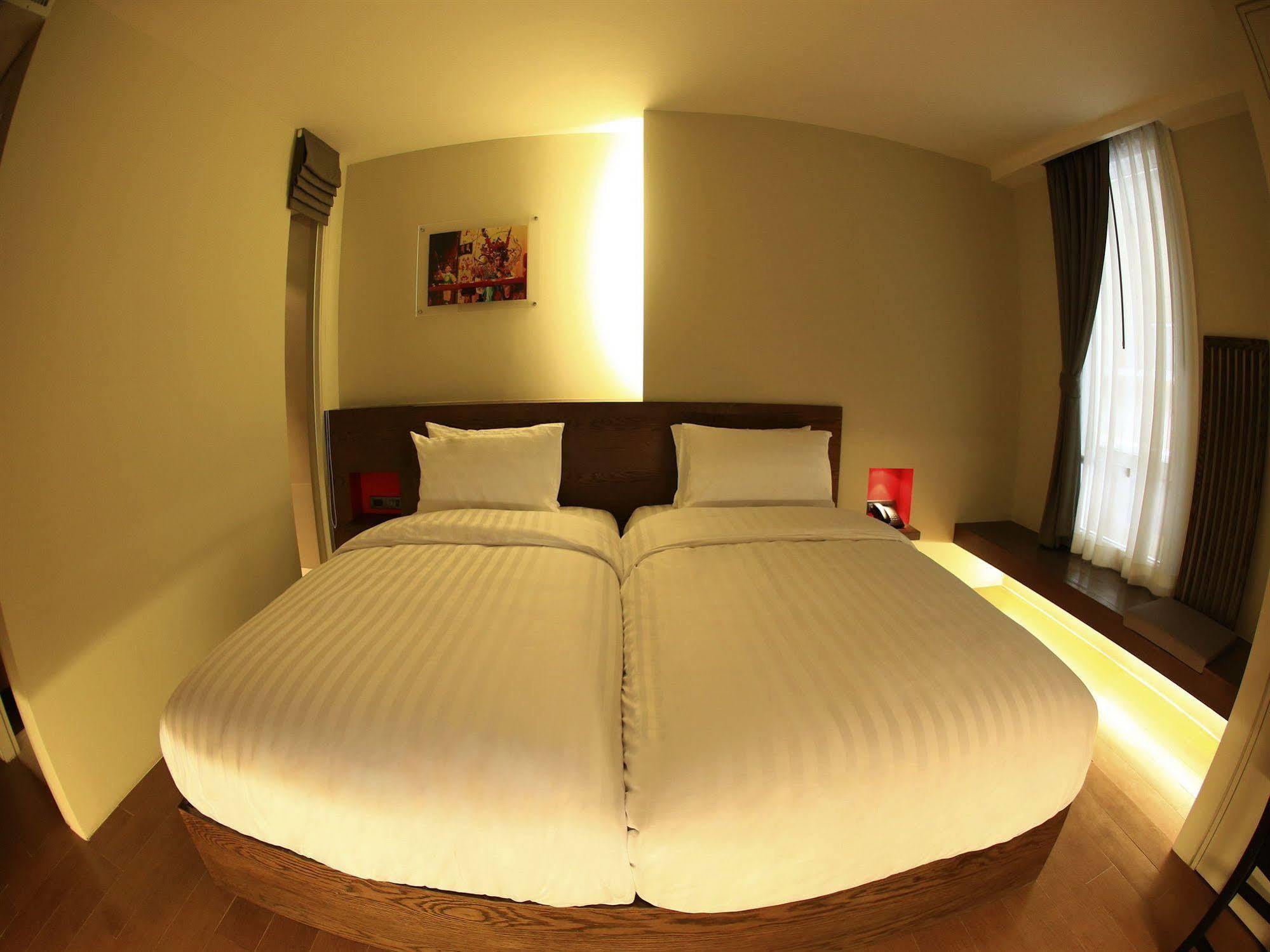 Bed and Breakfast Silom One Бангкок Экстерьер фото